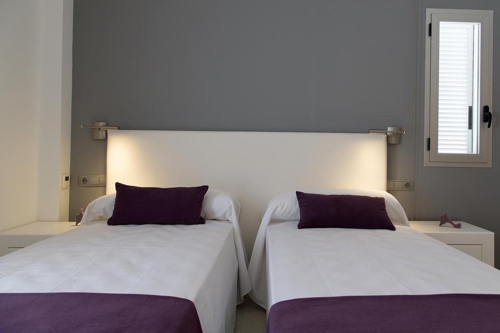 Apartamentos Proa - Emar Hotels Only Adults Es Pujols Rum bild