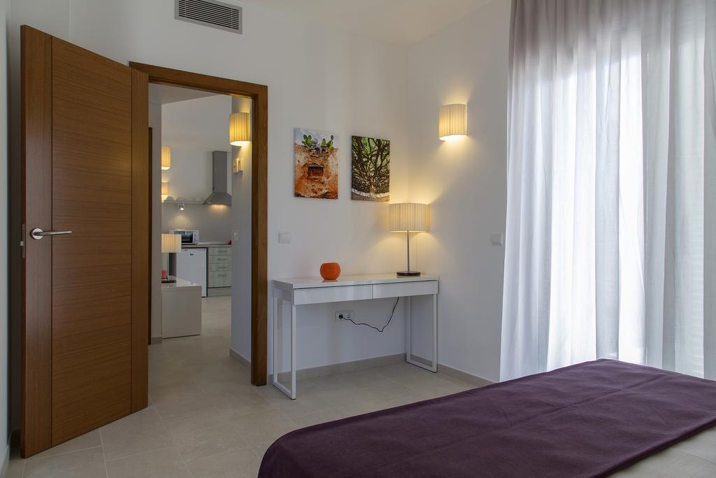 Apartamentos Proa - Emar Hotels Only Adults Es Pujols Rum bild