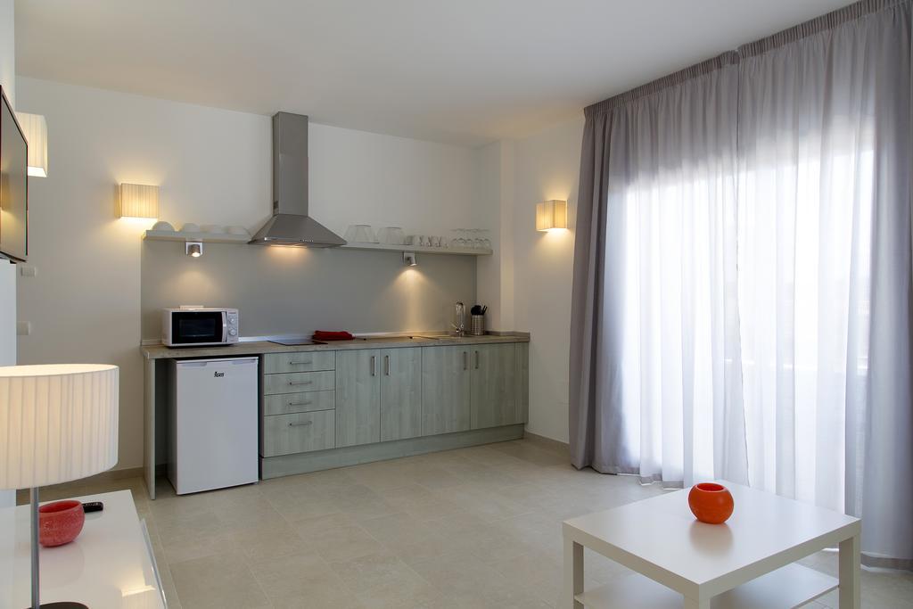 Apartamentos Proa - Emar Hotels Only Adults Es Pujols Rum bild