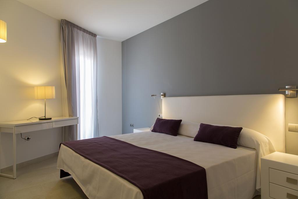 Apartamentos Proa - Emar Hotels Only Adults Es Pujols Rum bild