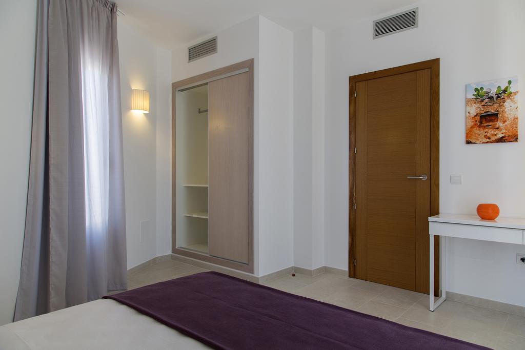Apartamentos Proa - Emar Hotels Only Adults Es Pujols Rum bild