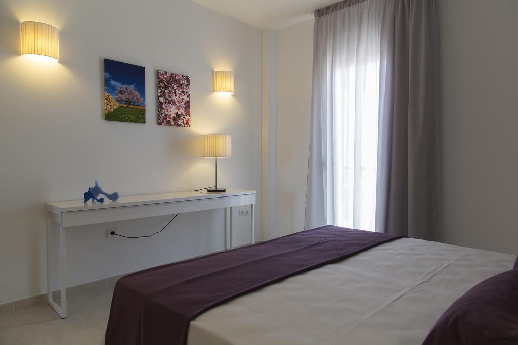 Apartamentos Proa - Emar Hotels Only Adults Es Pujols Rum bild